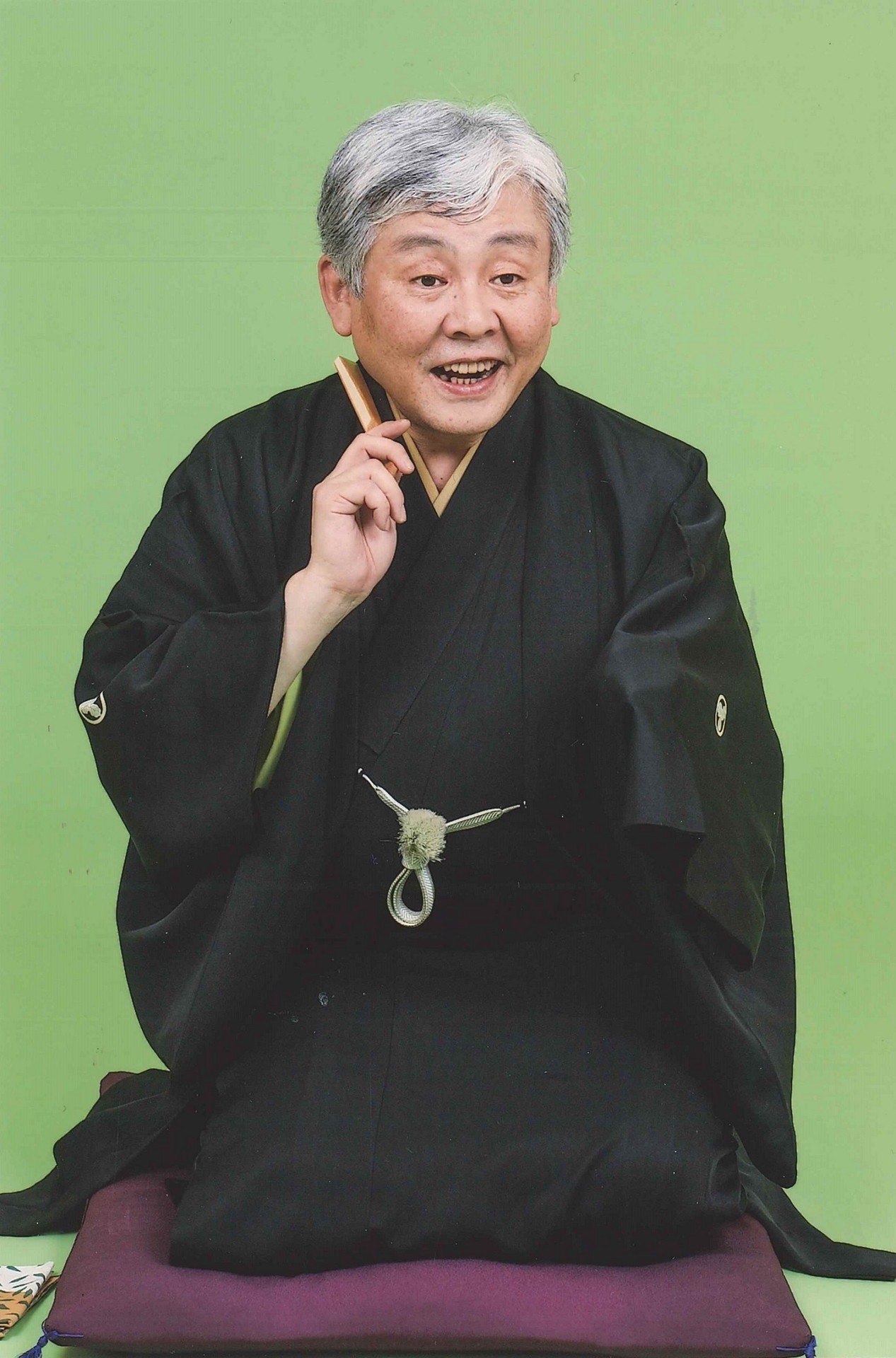 「語落 -GORAKU-」MCの柳家喬太郎。(c)フジテレビ