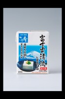 さとの雪食品が販売する「富士山の清流とうふ」。