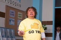 コント「神メンツ」のキーマ（ドランクドラゴン塚地）。(c)NHK