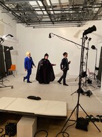 「世界を変えるキャッシュレス」の「第三章 明治時代編」撮影中の様子。