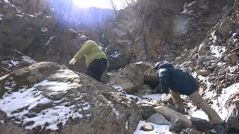 「冬眠明けのクマは起きて最初に何をするのか？」を検証する空気階段。(c)MBS