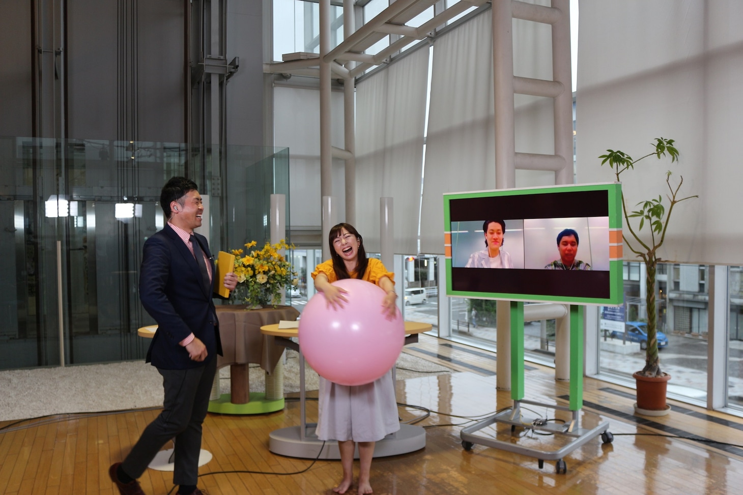 「冒険発掘バラエティ 霜降り明星のあてみなげ」のワンシーン。(c)静岡朝日テレビ