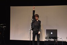 ザ・ギース高佐「不自由律」の様子。