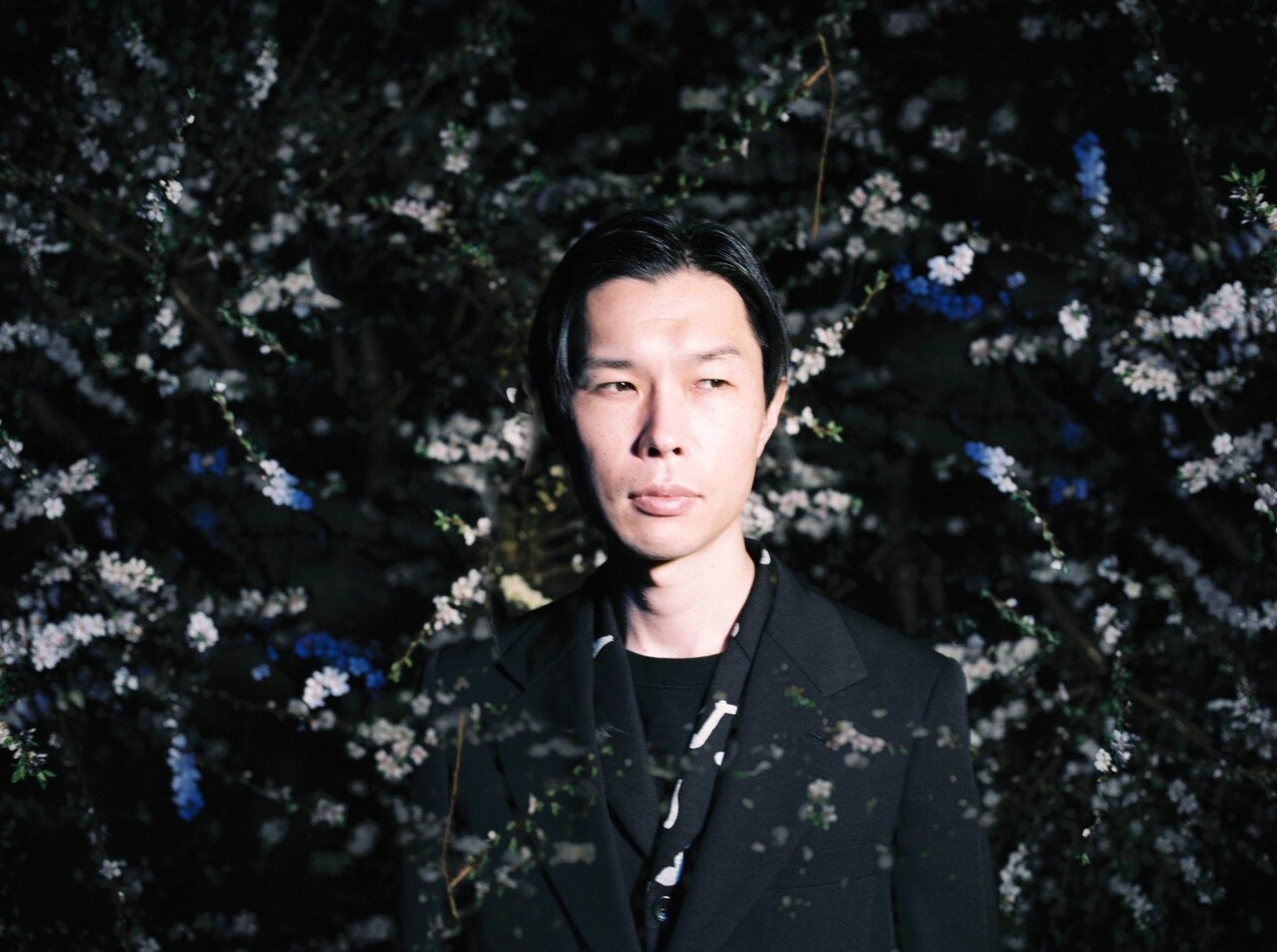 ハライチ岩井が雑誌「CREA」で“10の偏愛”語る、加賀は芸人仲間を撮影