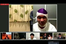 ネタを披露するプラス・マイナス。