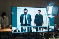 ネタを披露するミキ。