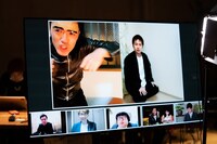 ネタを披露するアイロンヘッド。