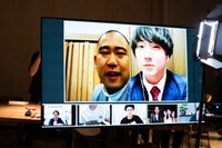 ネタを披露するコロコロチキチキペッパーズ。