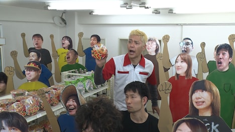 「ブタキムラーメン」CMセルフカバー撮影の様子。