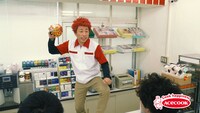 「ブタキムラーメン」CMセルフカバー撮影の様子。