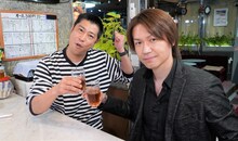 左からパンサー尾形、城咲仁。 (c)BS12