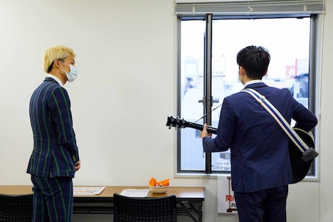 換気しながらネタ合わせするラニーノーズ。