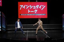 トークライブ中のアインシュタイン。