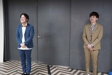 取材に応じるアインシュタイン。