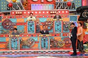 昭和生まれのパネラーと浜田雅功、ヒロド歩美アナ（右端）。(c)ABCテレビ