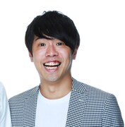 MCのタイーク金井。