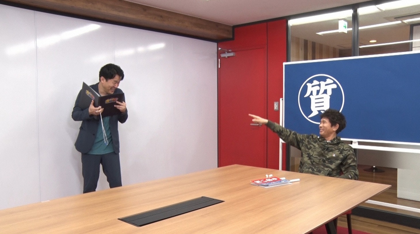 左からペナルティ・ヒデ、ダウンタウン浜田。(c)読売テレビ