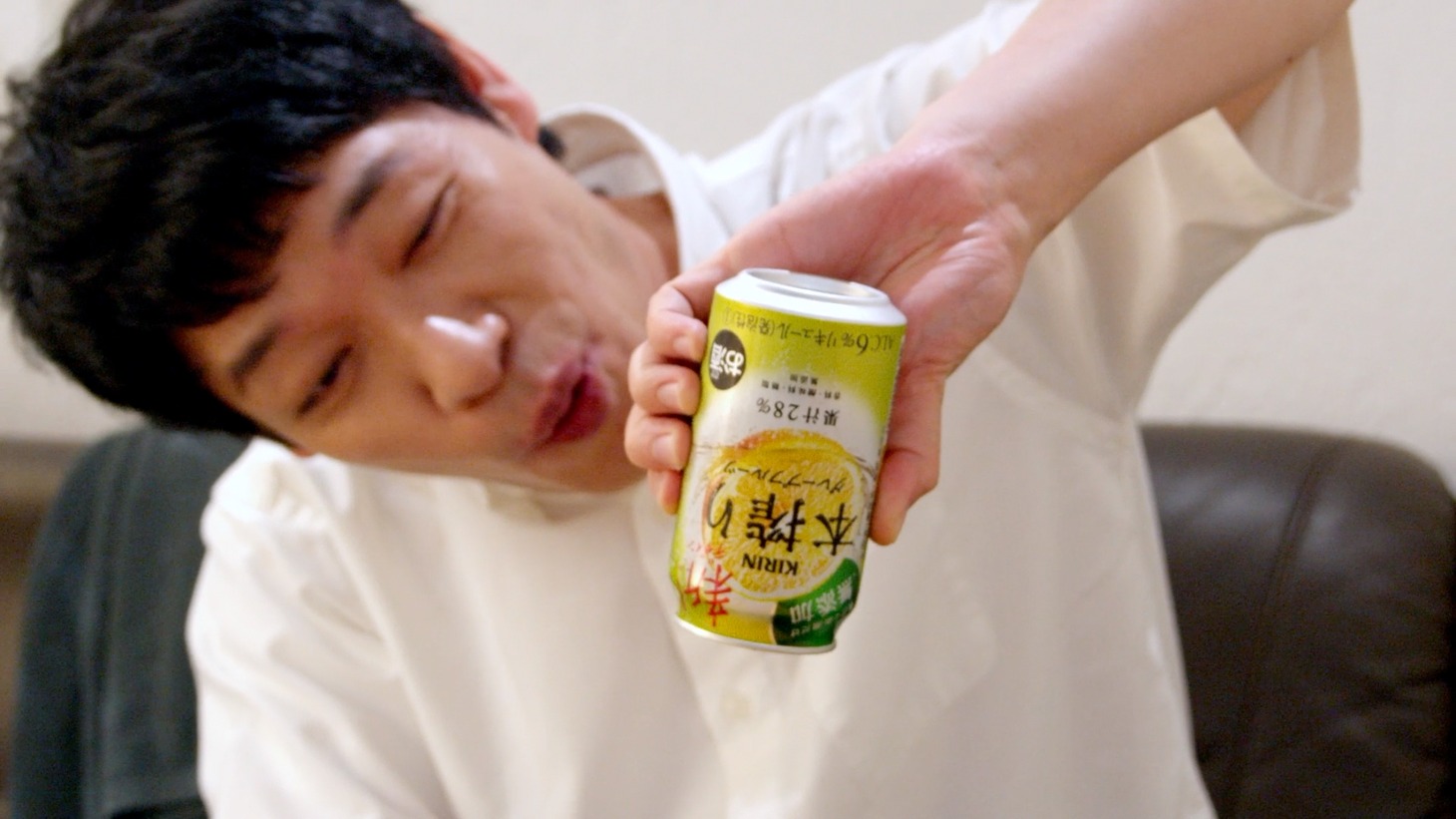 WebCM「本当においしいから選んでます 麒麟・川島明篇」より。
