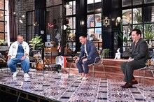 笑福亭鶴瓶とミルクボーイ。(c)TBS