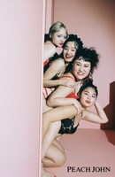 フォーリンラブ・バービーとピーチ・ジョンのコラボビジュアル。