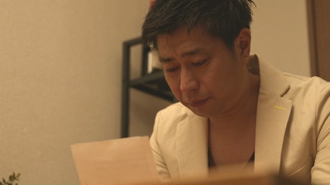「素敵な人よ」MVに出演するパンサー尾形。