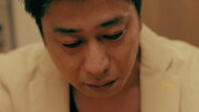 パンサー尾形が主演を務める「素敵な人よ」MVより。