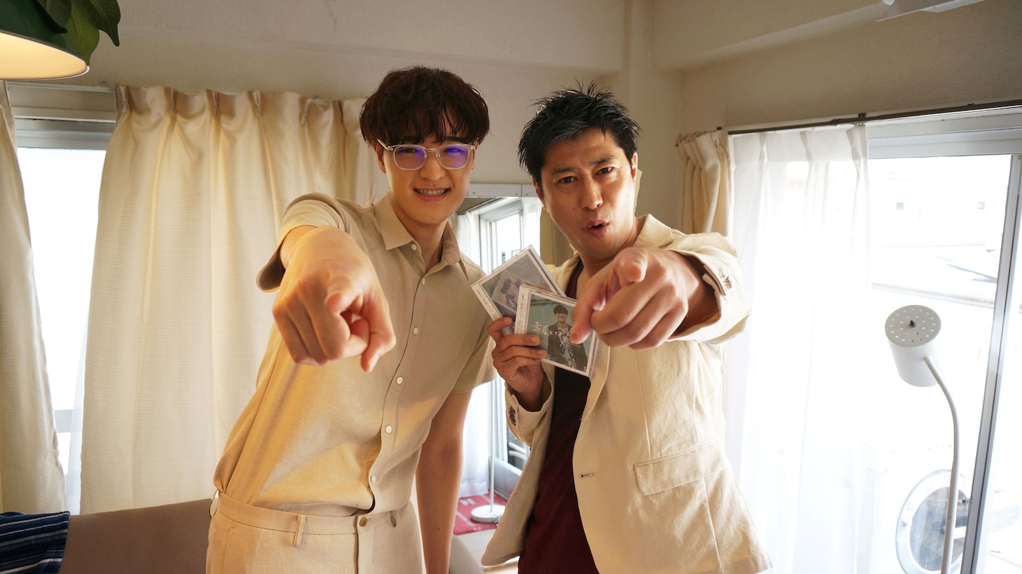 左から海蔵亮太、尾形貴弘（パンサー、吉本坂46）。