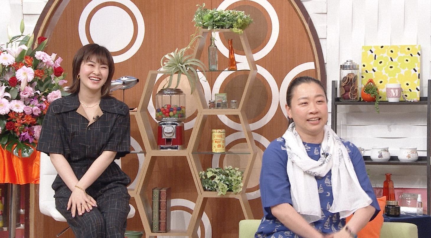 左から村上佳菜子、いとうあさこ。(c)日本テレビ