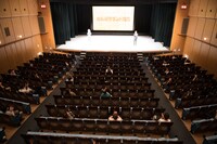 再開初日のなんばグランド花月の様子。