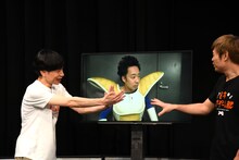 「俺が一番きったねえ場所でやってる」と述べるR藤本（中央）。