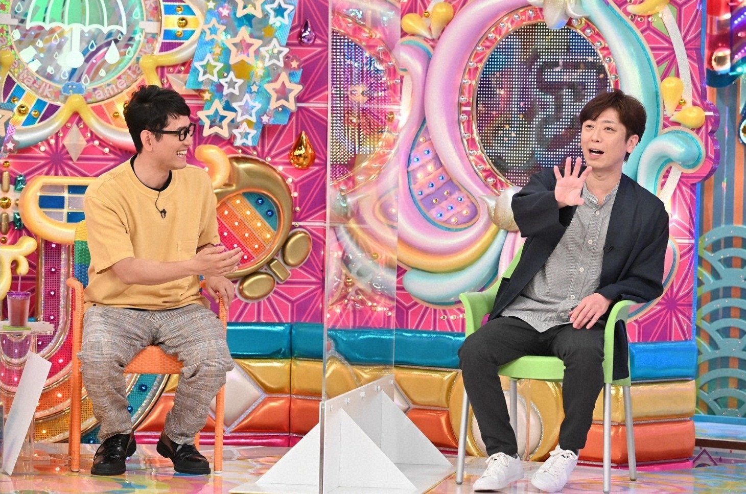 （左から）ナイツ土屋、フットボールアワー後藤。(c)テレビ朝日