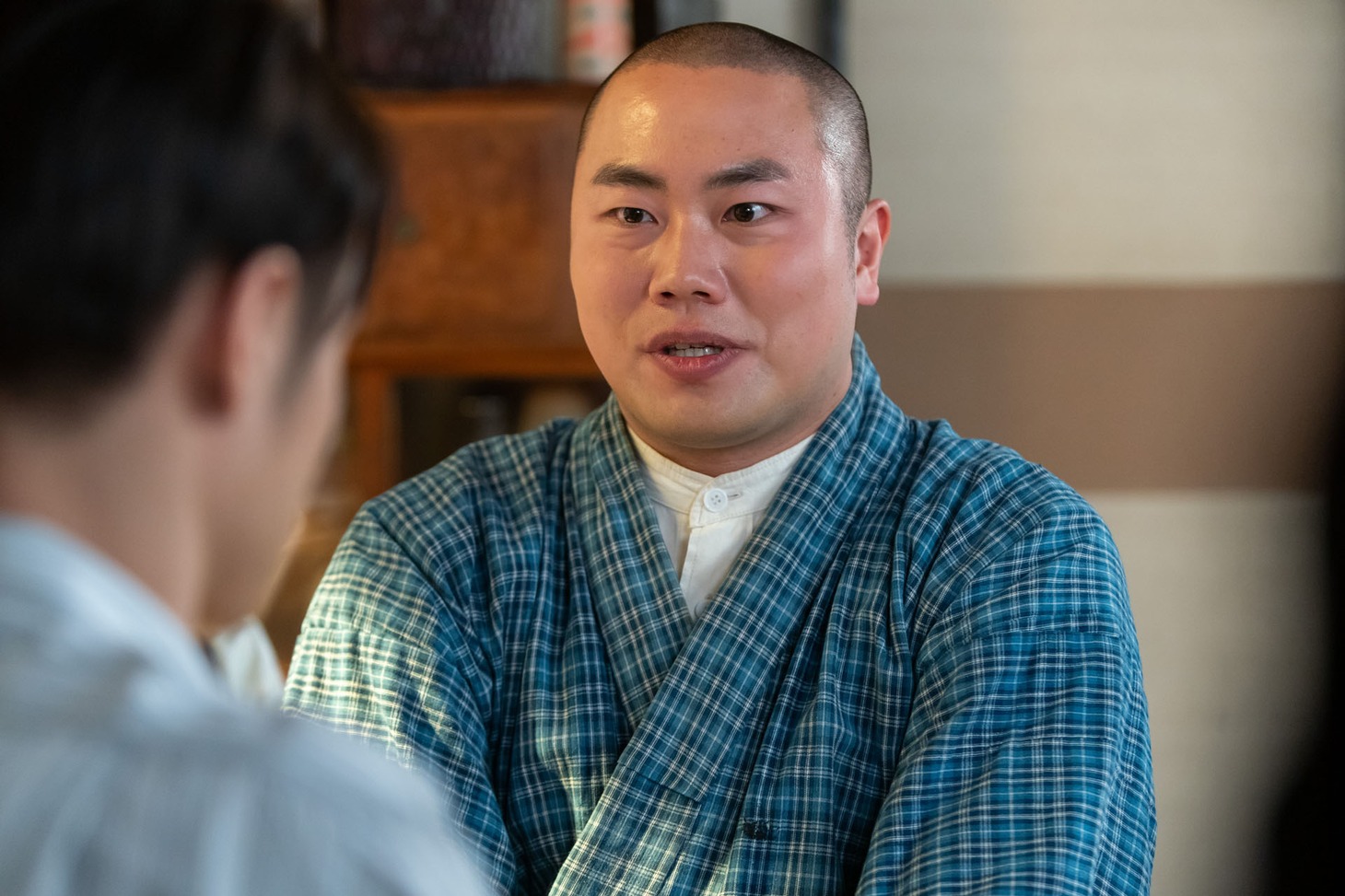 ハナコ岡部演じる田ノ上五郎は主人公・古山裕一に弟子入り志願。(c)NHK