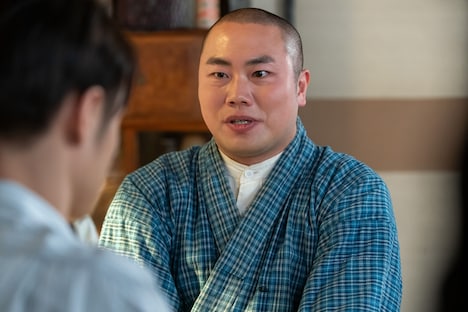 ハナコ岡部演じる田ノ上五郎は主人公・古山裕一に弟子入り志願。(c)NHK