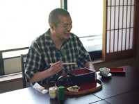 カミナリまなぶ (c)KHB