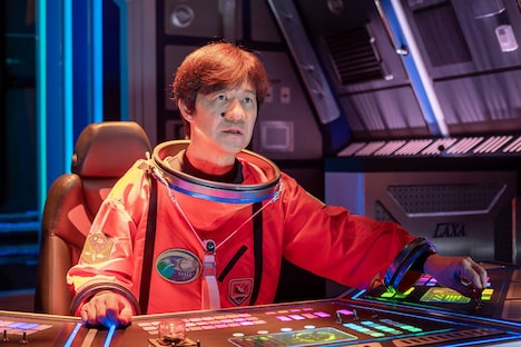 内村光良が出演するコント「リモートワーク」より。