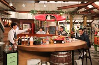 「おかべろ」に出演する（左から）NON STYLE石田、ミキ、ナインティナイン岡村。(c)関西テレビ