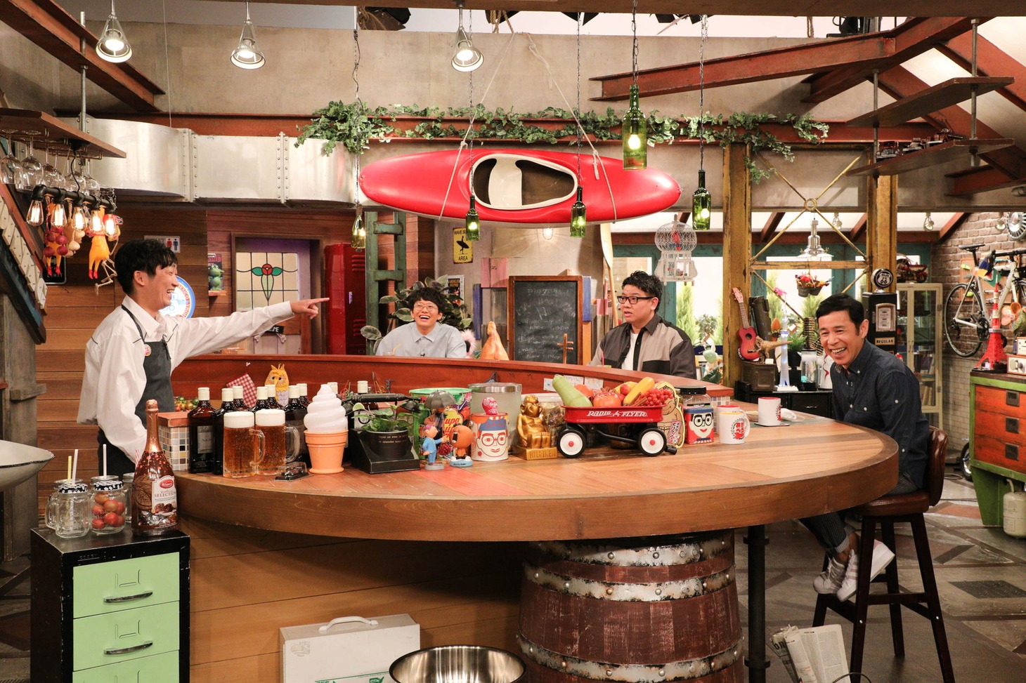 「おかべろ」に出演する（左から）NON STYLE石田、ミキ、ナインティナイン岡村。(c)関西テレビ