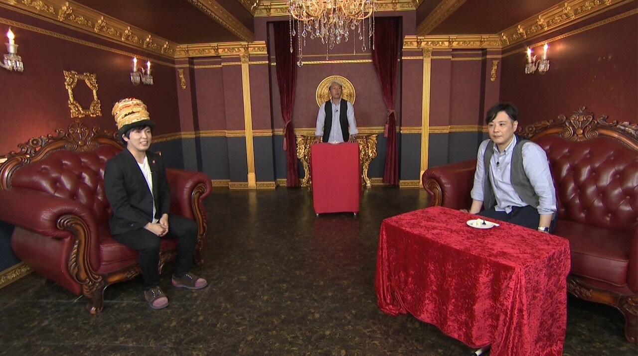 左からスイーツなかの、ライセンス。(c)読売テレビ