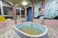 「ジャルジャル生配信ライブコント『旅館の部屋を覗く奴』」の様子。