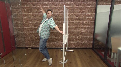 とにかく明るい安村 (c)読売テレビ