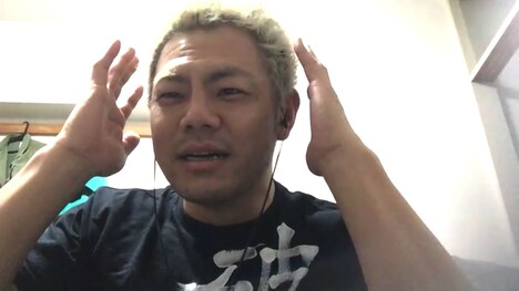 髪色をシルバーにした太田芳伸。(c)MBS