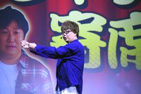 美声を響かせる古川洋平。