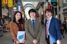 左から西口真央アナウンサー、三四郎。(c)広島テレビ