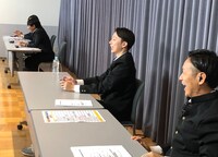 はんにゃ（手前2人）