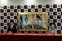 ニューヨーク屋敷と電話をつなぐワンシーン。(c)ABCテレビ