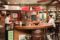 （左から）NON STYLE石田、ロンドンブーツ1号2号、ナインティナイン岡村。(c)関西テレビ