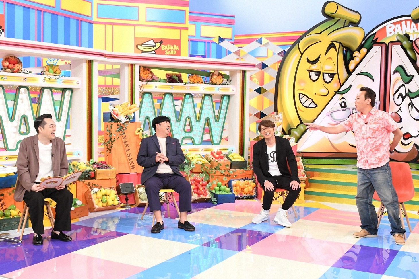 （左から）バナナマン、さまぁ～ず。(c)TBS