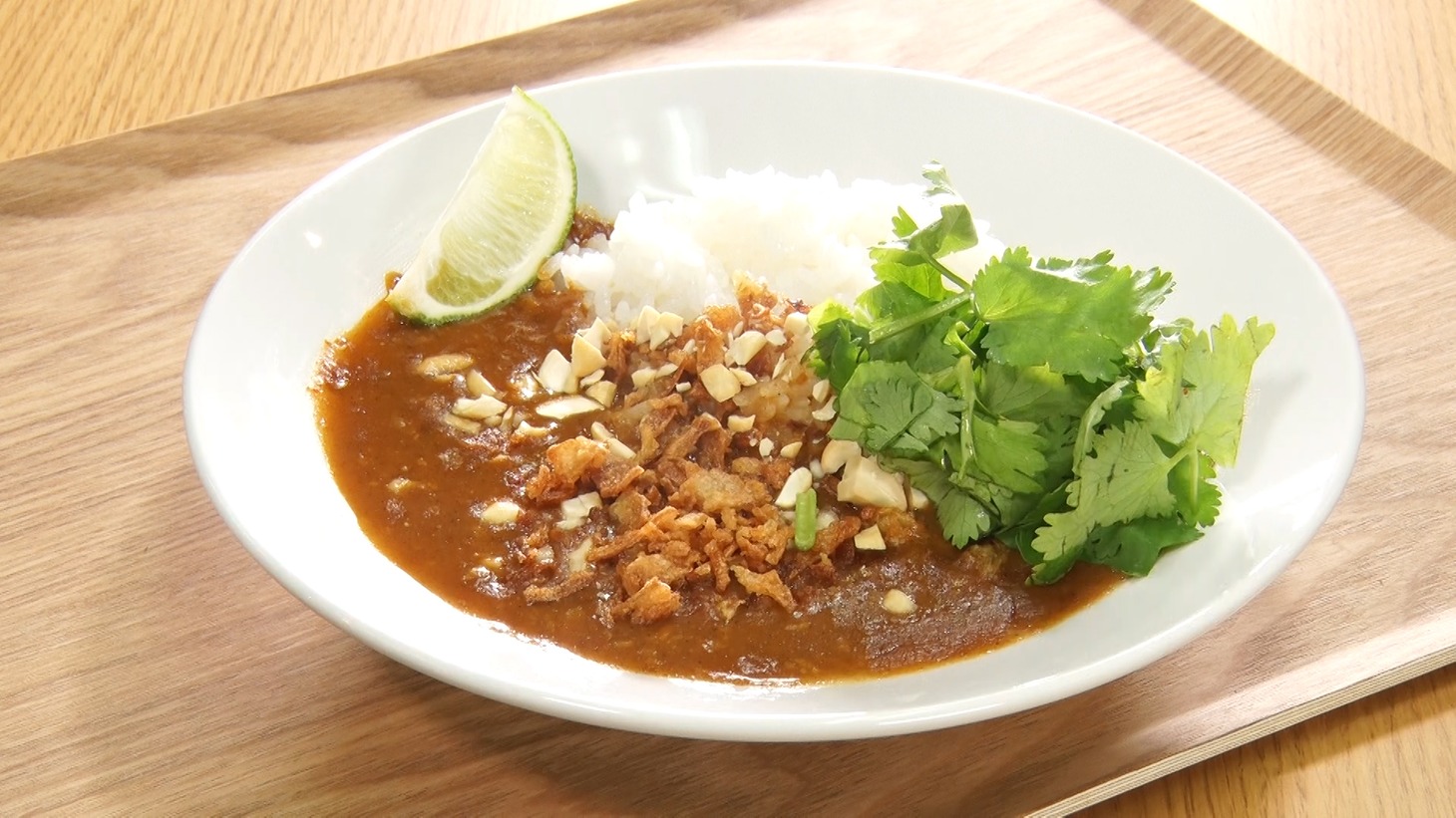 かまいたち濱家によるカレー。
