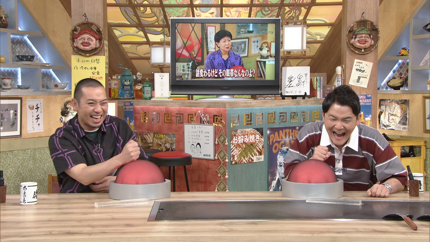 「相席食堂」で自身の代役MCにふさわしいのが誰かを審査する千鳥。(c)ABCテレビ