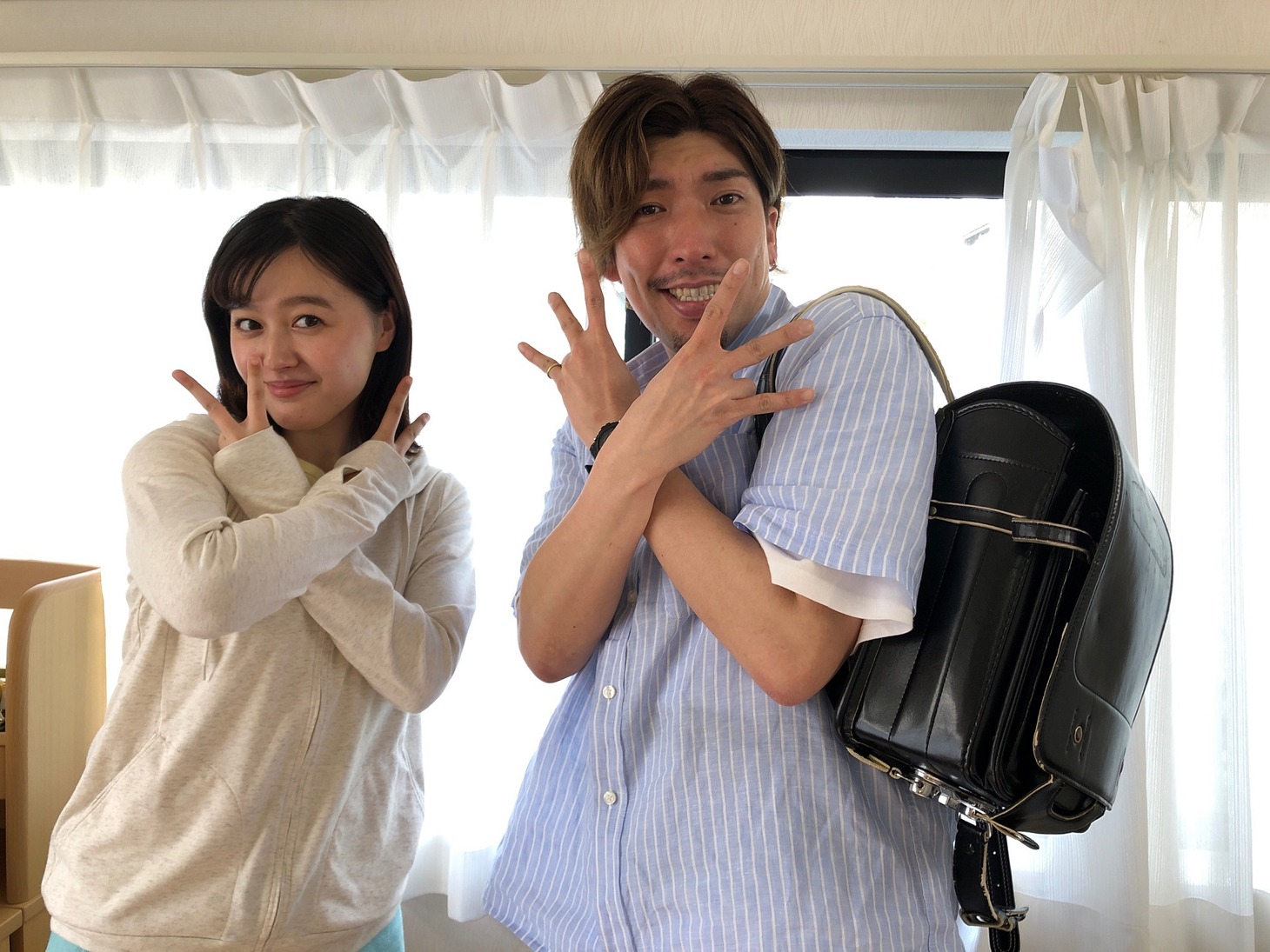左から久住小春、EXITりんたろー。。(c)日本テレビ